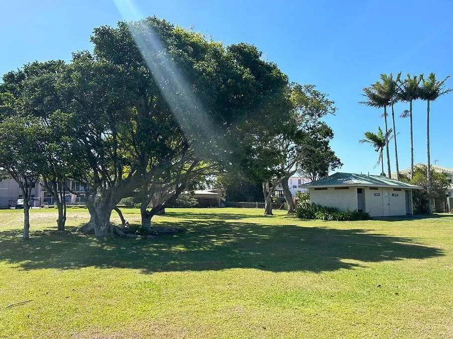 Cosy Unit With Park & Water View Apartment Ballina
