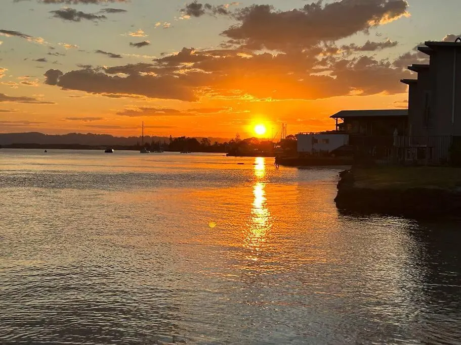 Cosy Unit With Park & Water View Apartment Ballina
